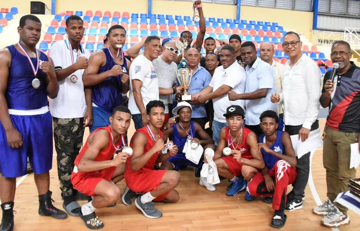 Santo Domingo se corona boxeo juvenil