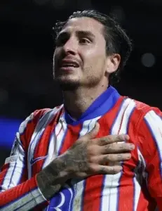 Giménez guía victoria Atlético; cae el Barsa