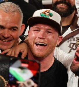 Canelo se impone a Berlanga por decisión