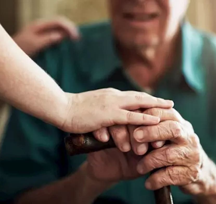 Cuidadores pacientes alzhéimer necesitan  apoyo emocional