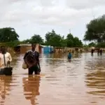 281 presos se fugan de una cárcel en Nigeria tras inundación que derribó el muro de la prisión