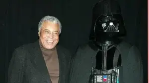 Muere James Earl Jones, el actor que le dio su icónica voz al personaje de Darth Vader de «Star Wars»