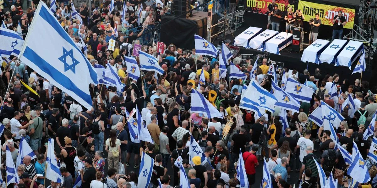 Cientos de israelíes protestan por tercer día consecutivo a favor de un acuerdo de rehenes