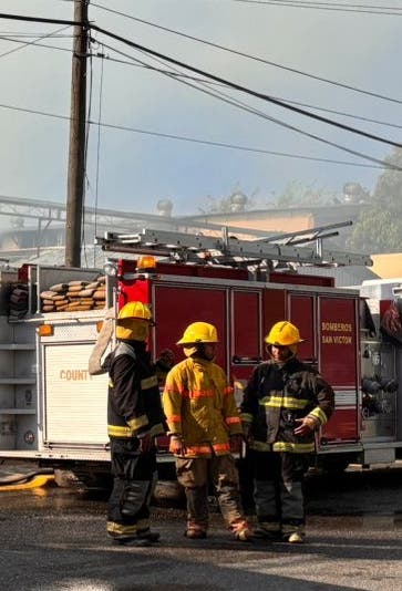 Un incendio afectó fábrica de tabaco  en Moca