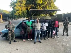 Apresan dominicano que conducía camioneta con 6 haitianos ilegales