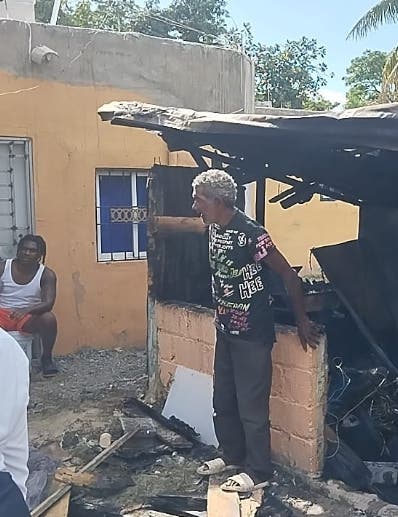 Un incendio destruye casas en San Luis