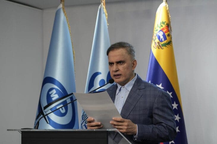 Fiscal venezolano: La salida de González Urrutia es el final de una obra “bufa