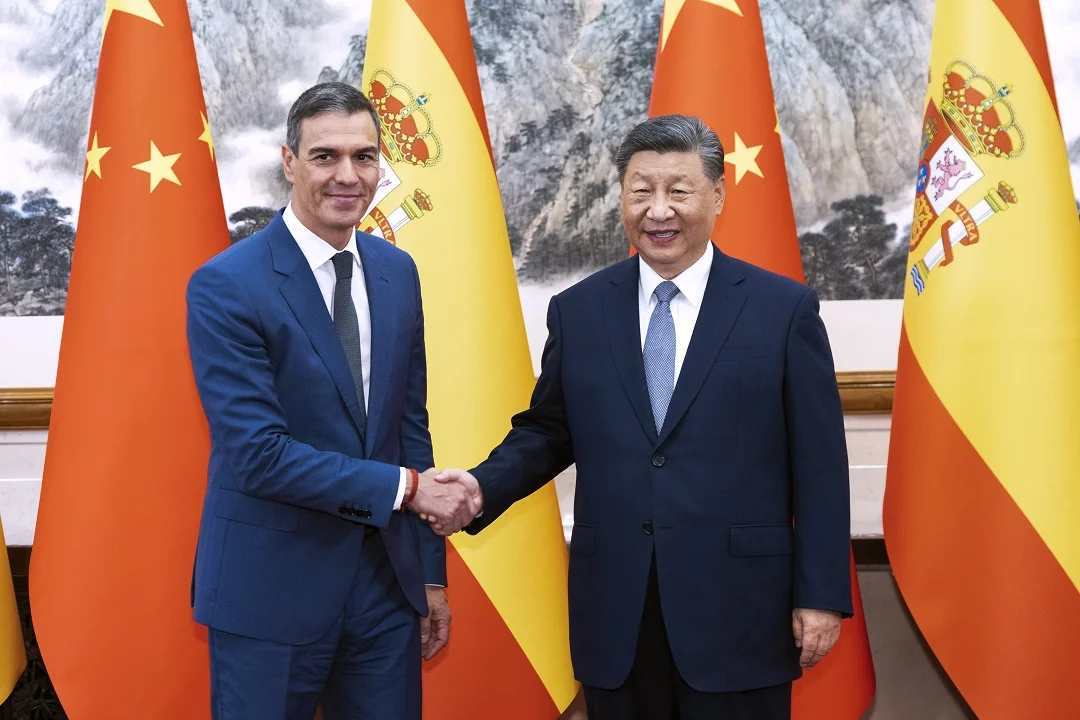 Pedro Sánchez y Xi Jinping coinciden en la vía del diálogo UE-China para evitar una guerra comercial