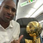 Al Horford y su familia llegan a República Dominicana con el trofeo NBA