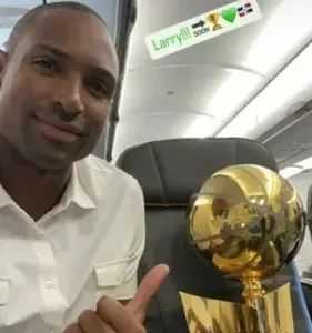 Al Horford y su familia llegan a República Dominicana con el trofeo NBA