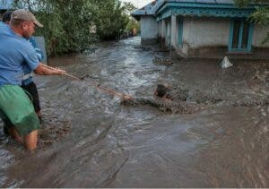 Al menos cinco muertos y dos desaparecidos por inundaciones en Rumanía