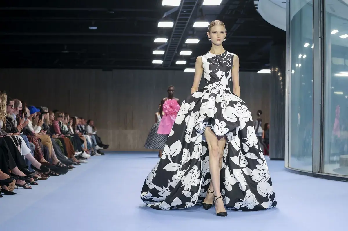 Carolina Herrera expone en Nueva York una colección floral