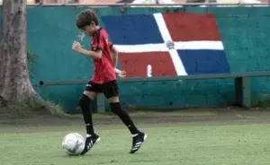 El auge del fútbol en República Dominicana amenaza la hegemonía de la pelota