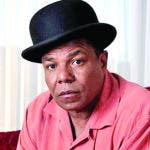 Tito Jackson, hermano de Michael, fallece