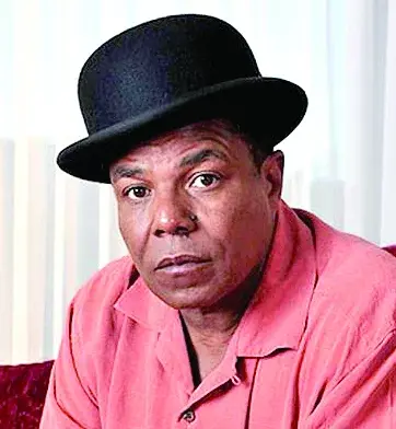 Tito Jackson, hermano de Michael, fallece