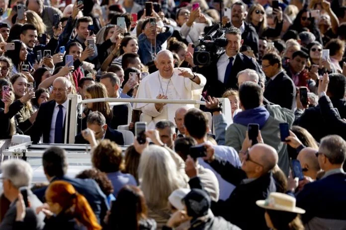 El papa lamenta que la Iglesia católica sigue siendo demasiado “eurocéntrica