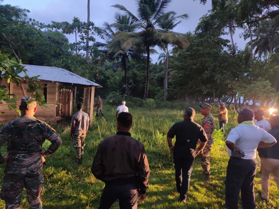 Autoridades desmantelan 18 casetas construidas ilegalmente en playa Rogelio, Gaspar Hernández