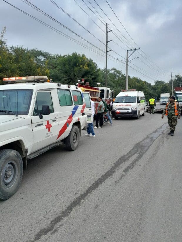 Se registra accidente entre jeepeta y vehículo de transporte público en Santiago