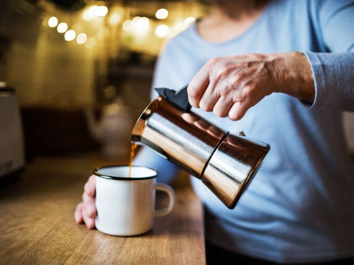 Cuántas tazas de café hay que tomar al día para proteger al corazón, según los expertos