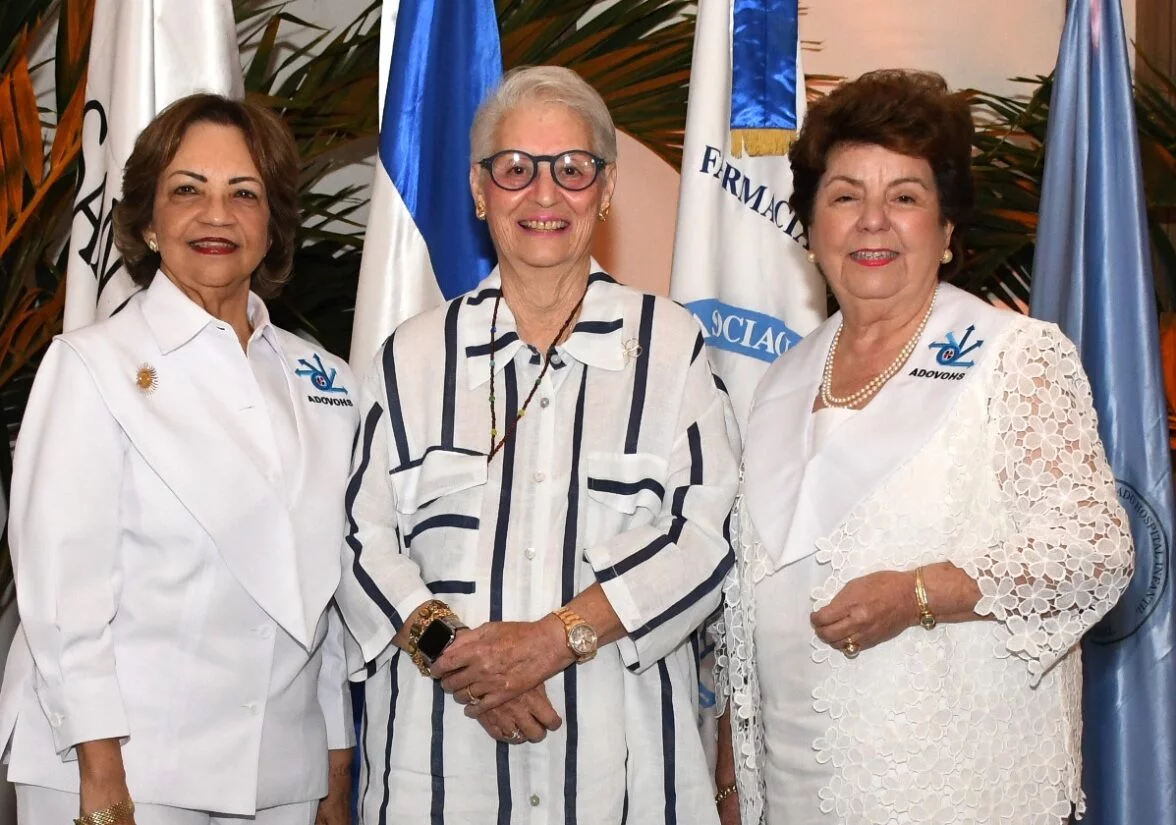 Adovohs celebra 51 años con  almuerzo conferencia