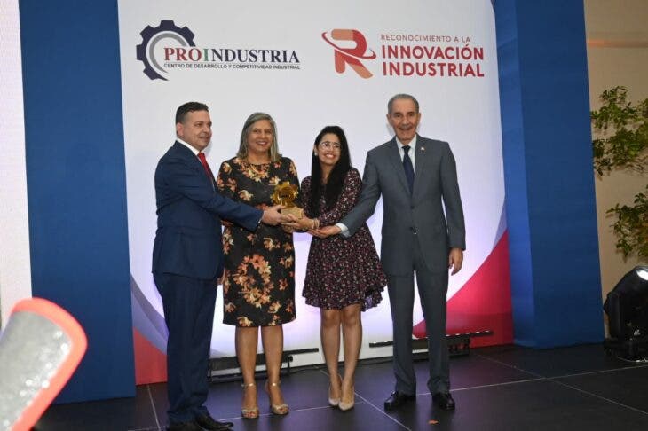 Loyola recibe premio “Innovación Académica”