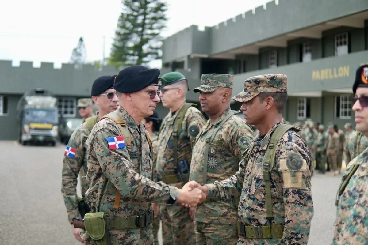 Comandante General del Ejército recorre instalaciones militares