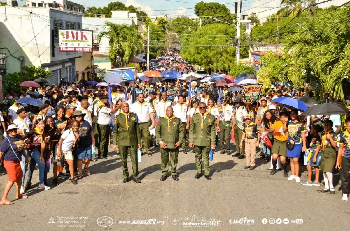 Juventud adventista camina para resaltar los buenos del Club de Conquistadores