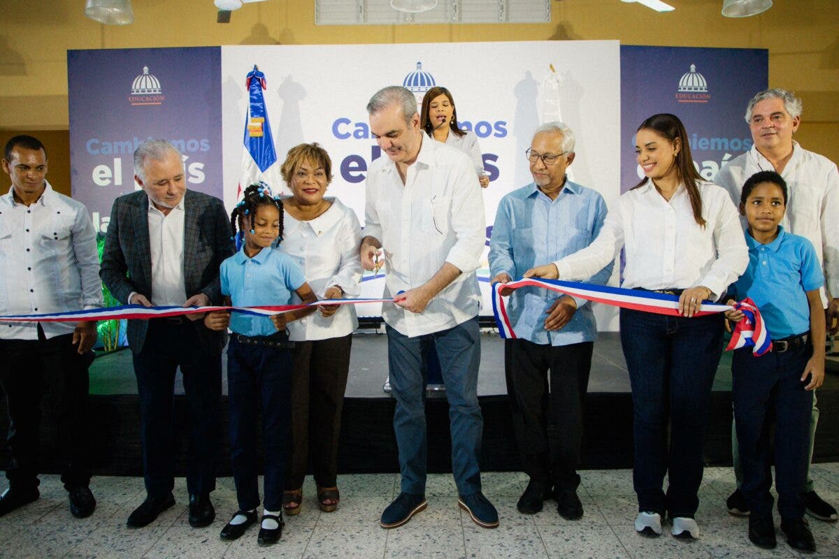 Presidente Abinader inaugura dos escuelas y un CAIPI en Santo Domingo Norte