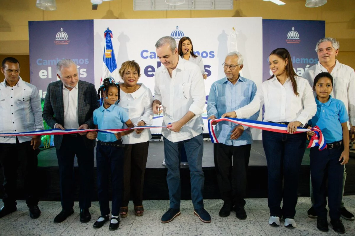 Presidente Abinader inaugura dos escuelas y un CAIPI en Santo Domingo Norte