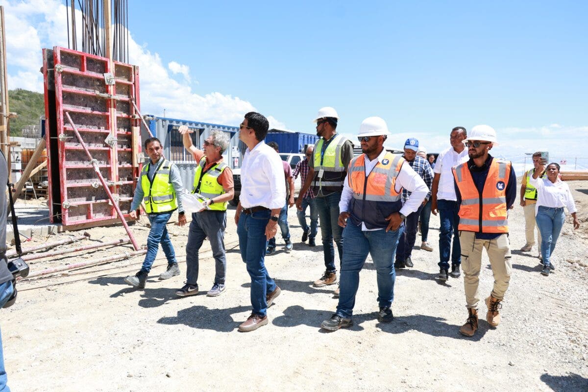 Wellington Arnaud supervisa obras en la Región Norte