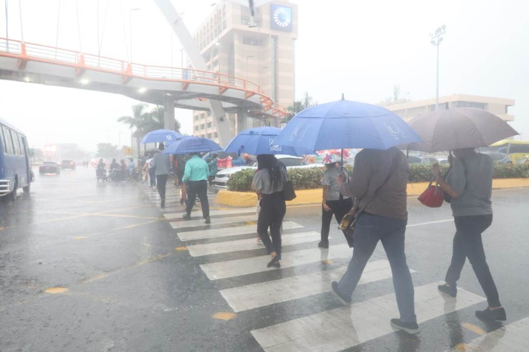 Vaguada provocará aguaceros este viernes en la tarde