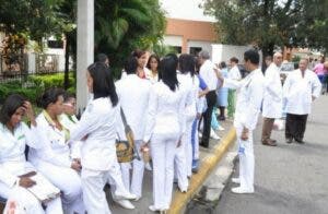 CMD denuncia universidad por altos cobros para avalar médicos se forman como especialistas