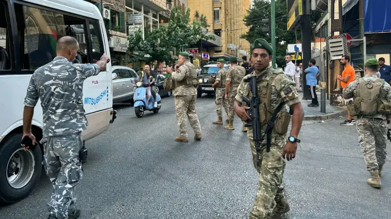 Hezbolá y Líbano culpan a Israel por una explosión simultánea de aparatos buscapersonas que deja varios muertos y miles de heridos