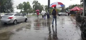 Onda tropical y vaguada provocarán lluvias este fin de semana