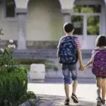 Controlar el peso de la mochila es clave para prevenir dolores de espalda en los niños