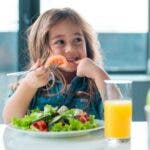 Estos son los alimentos que mejoran la concentración en niños con TDAH