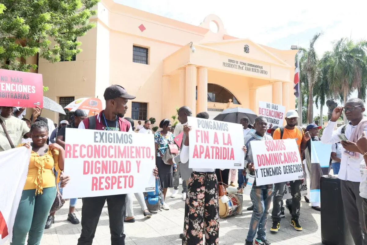 Movimiento Reconocido protesta frente al Palacio Nacional