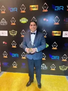 Samir Saba recibe reconocimiento por sus 27 años de carrera en los Hispanic Celebrities Awards