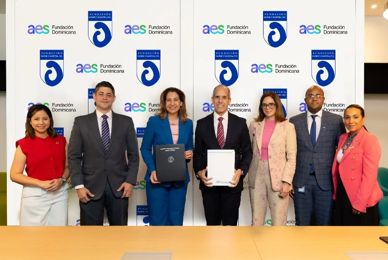 La Fundación AES Dominicana fortalece el desarrollo educativo