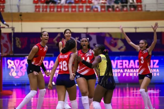 Voleibol RD avanza a semifinales;  derrotó 3-0 a Cuba; Alondra anotó 25 puntos