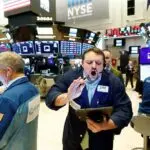 Wall Street cierra en rojo y el Dow Jones baja un 0,92 %, con el bono del tesoro al alza