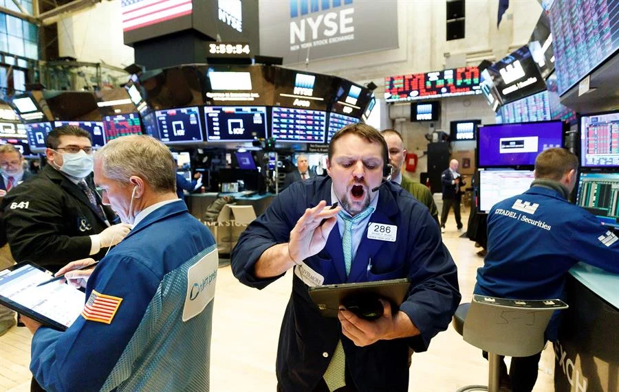 Wall Street cierra en rojo, pausando la racha de ganancias tras la victoria de Trump