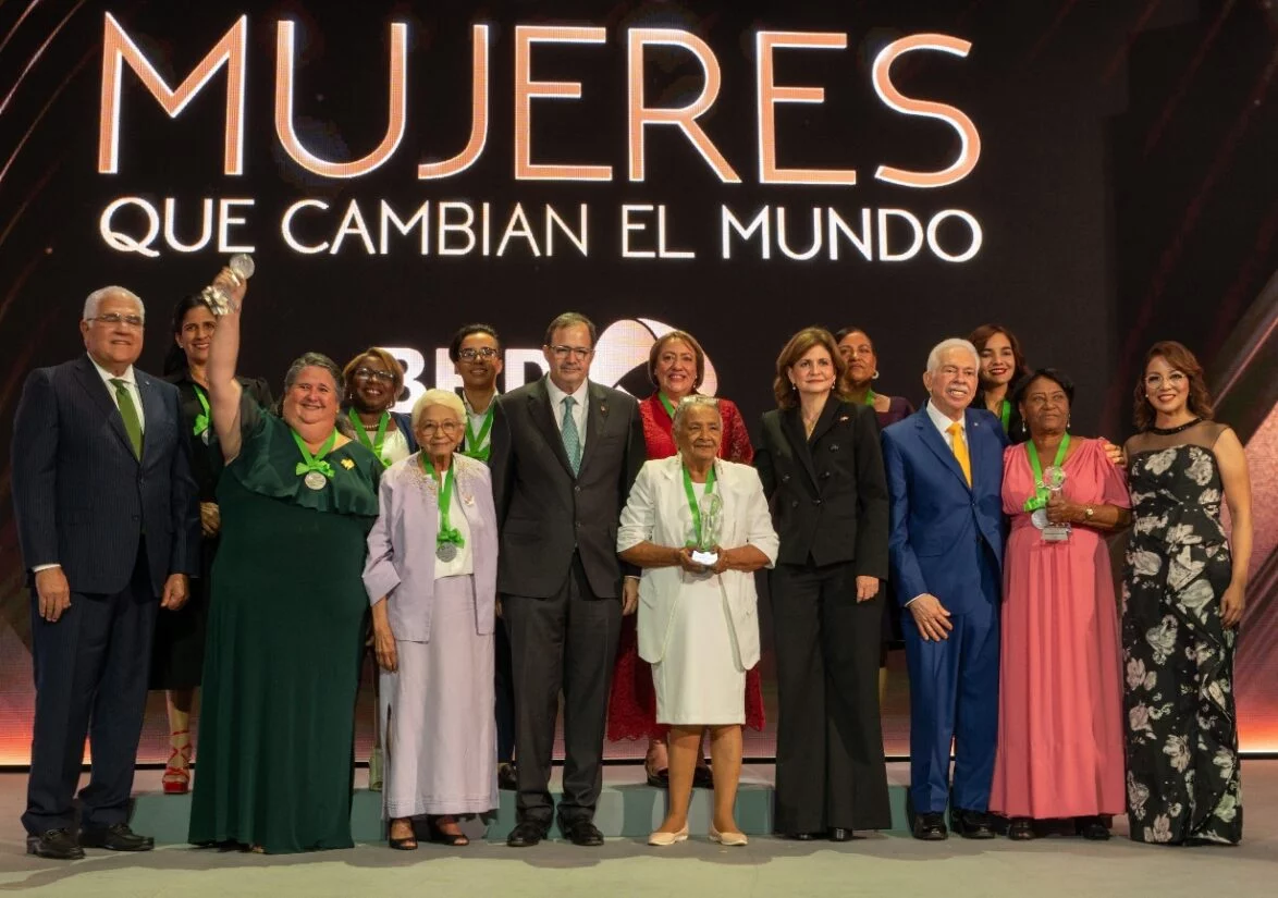 Mujeres que cambian el mundo reciben premio