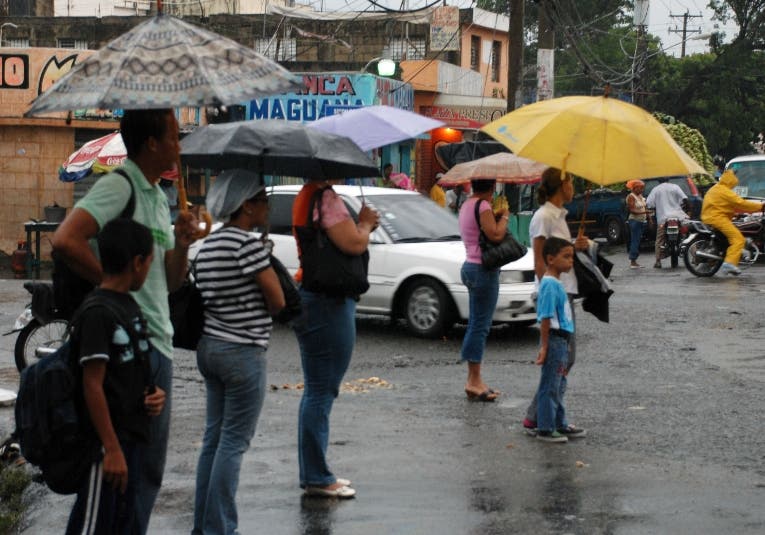 Vaguada provoca aguaceros en varias zonas país