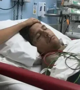 Christian Nodal ya salió del hospital