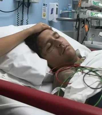 Christian Nodal ya salió del hospital