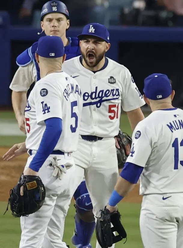 Dodgers ponen Yankees contra la pared en Serie Mundial