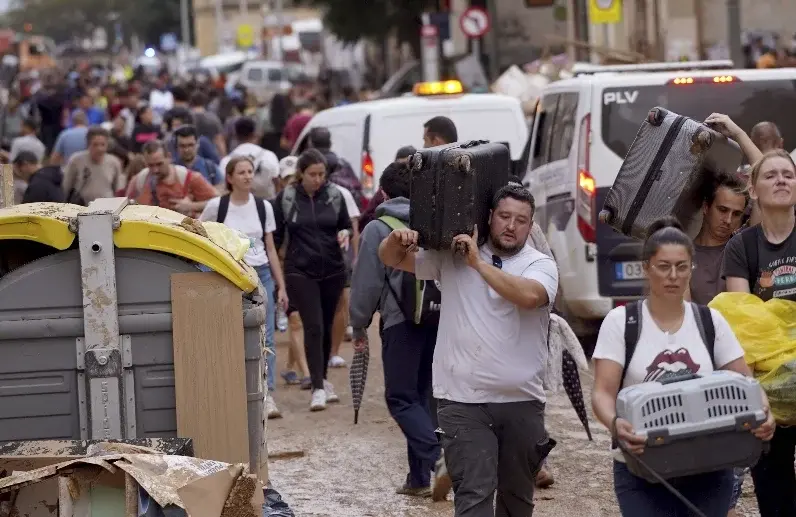 Latinoamericanos sufren en Valencia luego de temporal