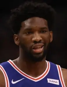 Embiid  obedecerá más al staff médico