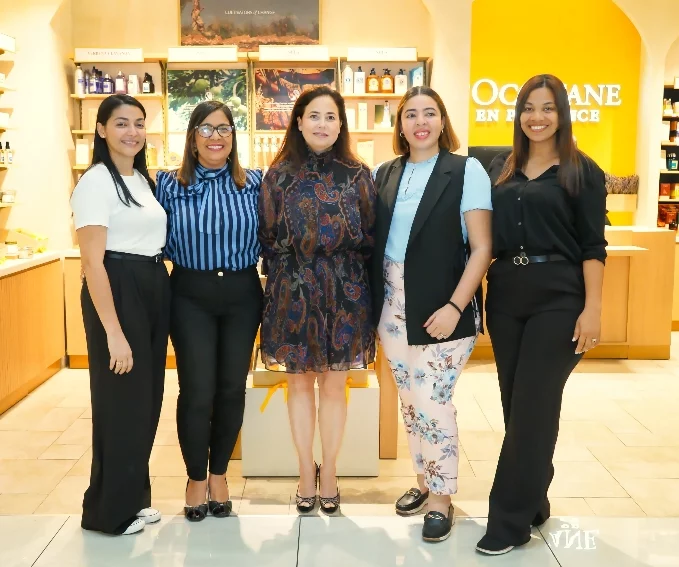 Farinelli Pimentel, Jenny López, Ana María Guzmán, Sharen Morel y  María Montero.